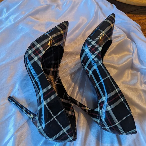 Heels - Picture 7 of 9